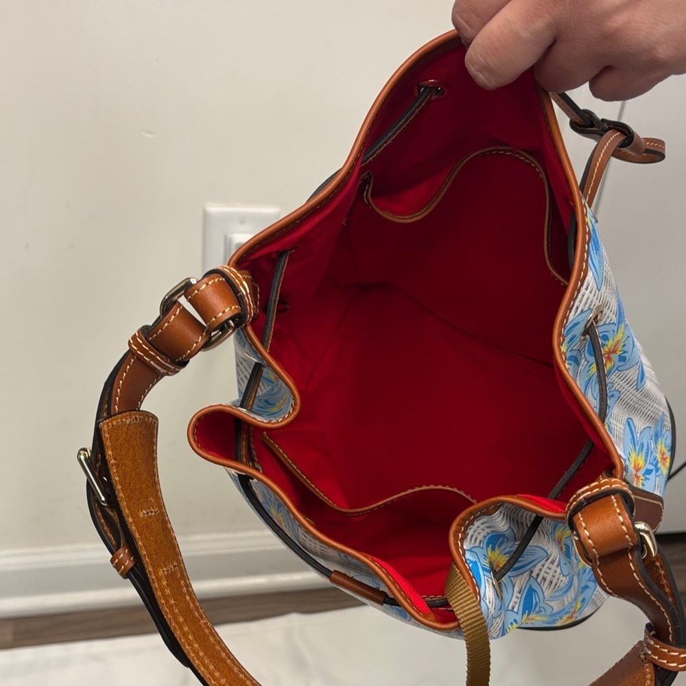 DOONEY & BOURKE PLUMERIA DRAWSTRING SHOULDER BUCKET BAG BLUE FLOWER! - Picture 2 of 8